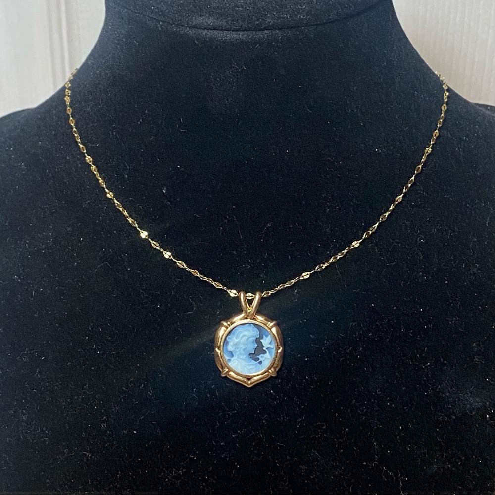 Rare Antique 18K YG Onyx And Carved Agate Cameo Pendant - Picture 6 of 9